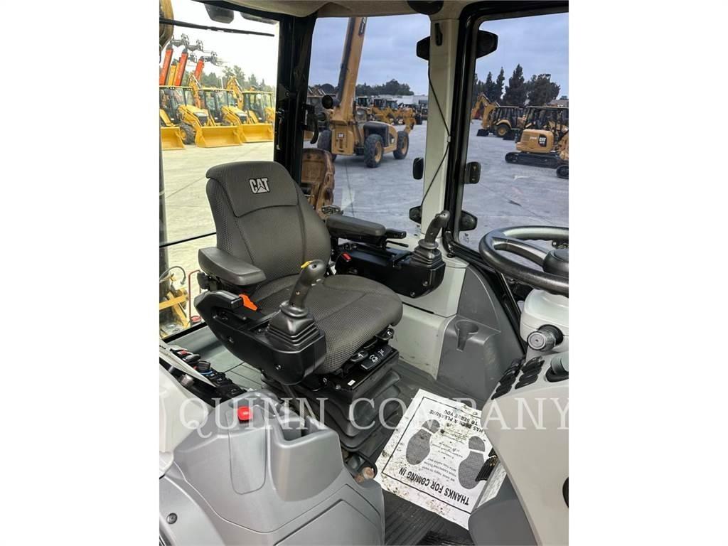 CAT 450 反铲装载机