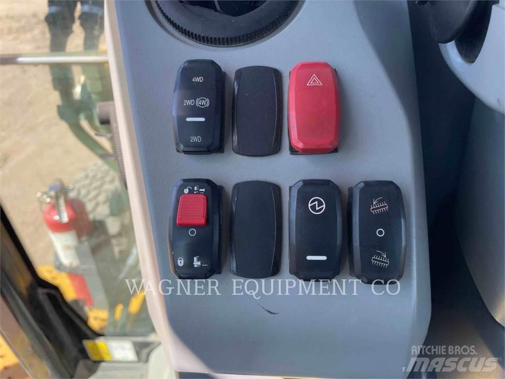 CAT 450 IT 反铲装载机