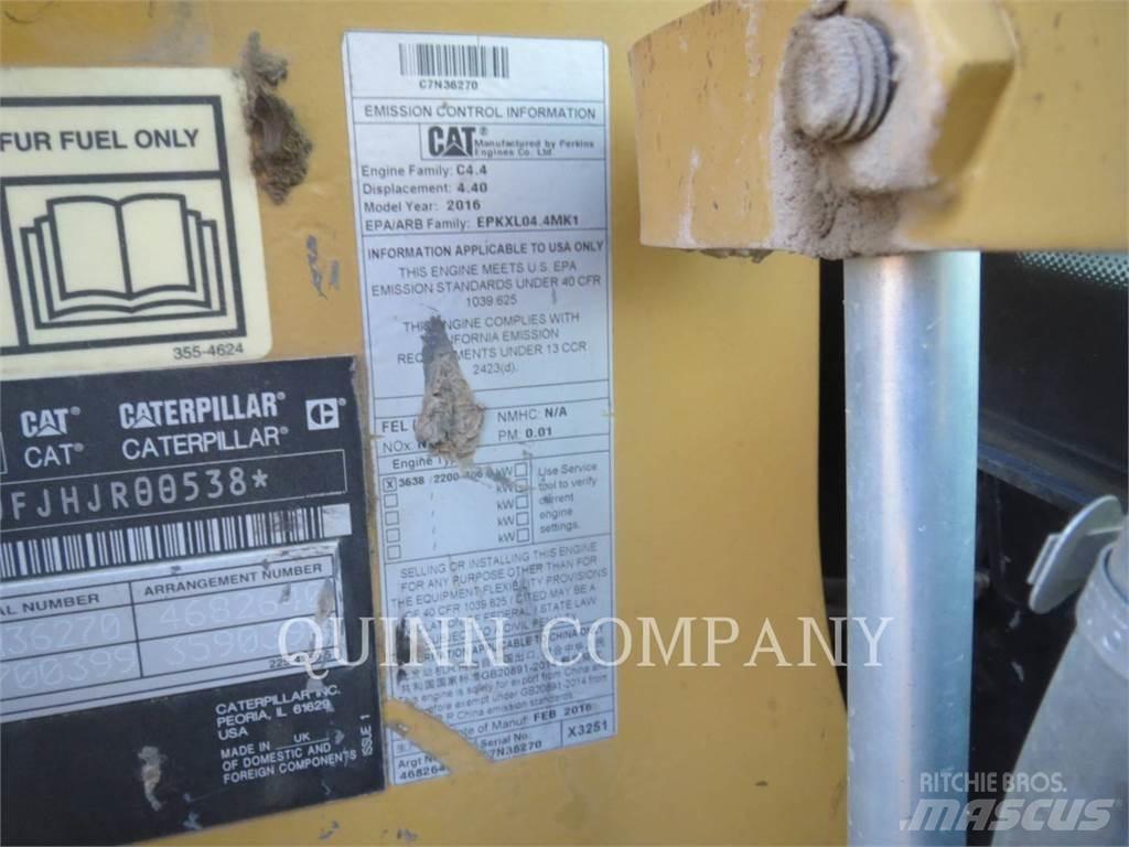 CAT 450F 反铲装载机