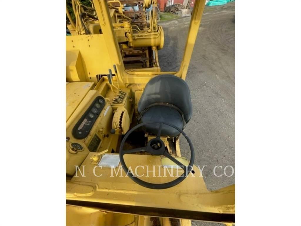 CAT 615 铲运机