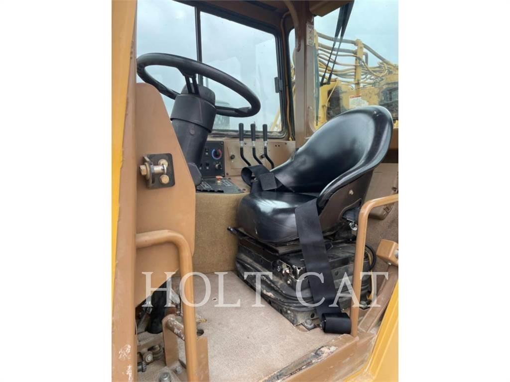 CAT 615CII 铲运机