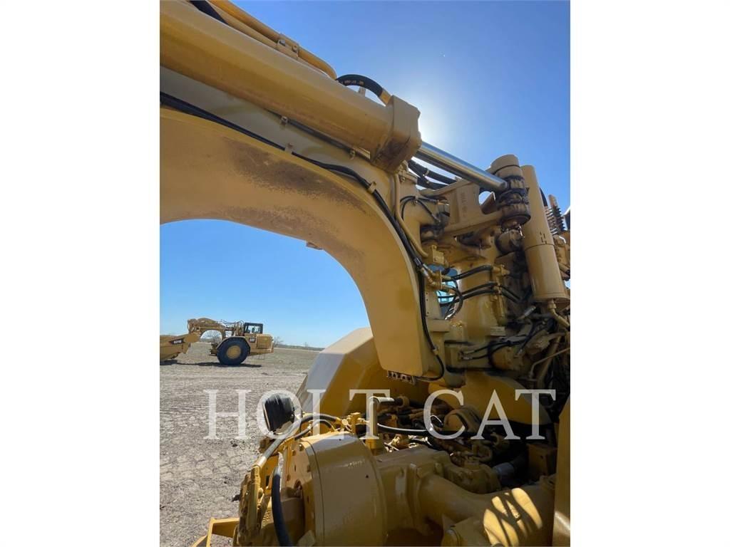 CAT 621G 铲运机