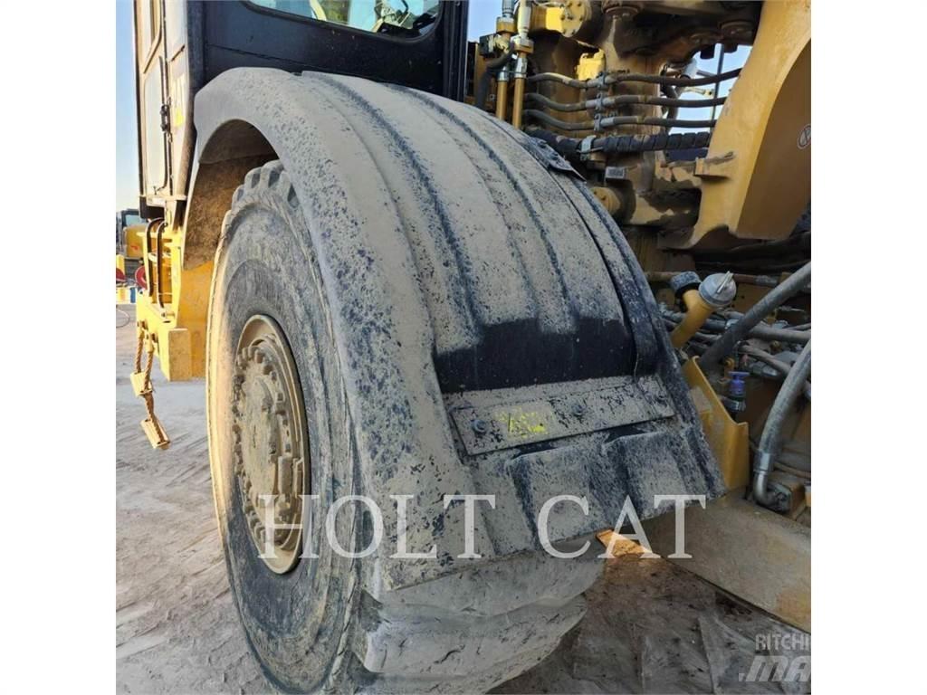 CAT 621K 铲运机