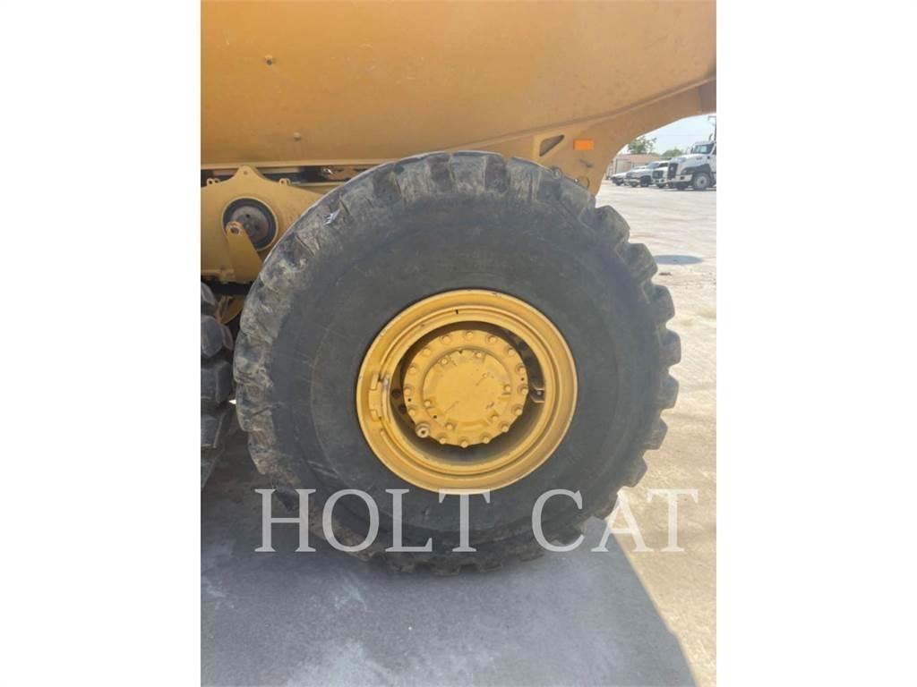 CAT 725 铰接式自卸车