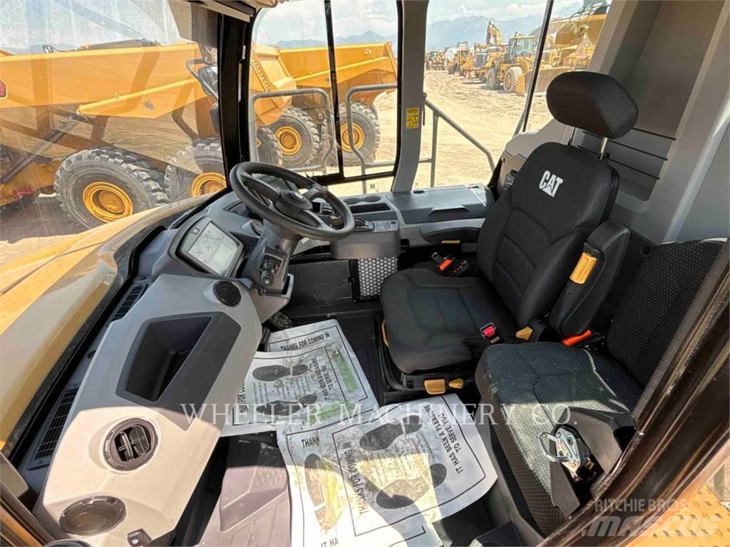 CAT 725 铰接式自卸车