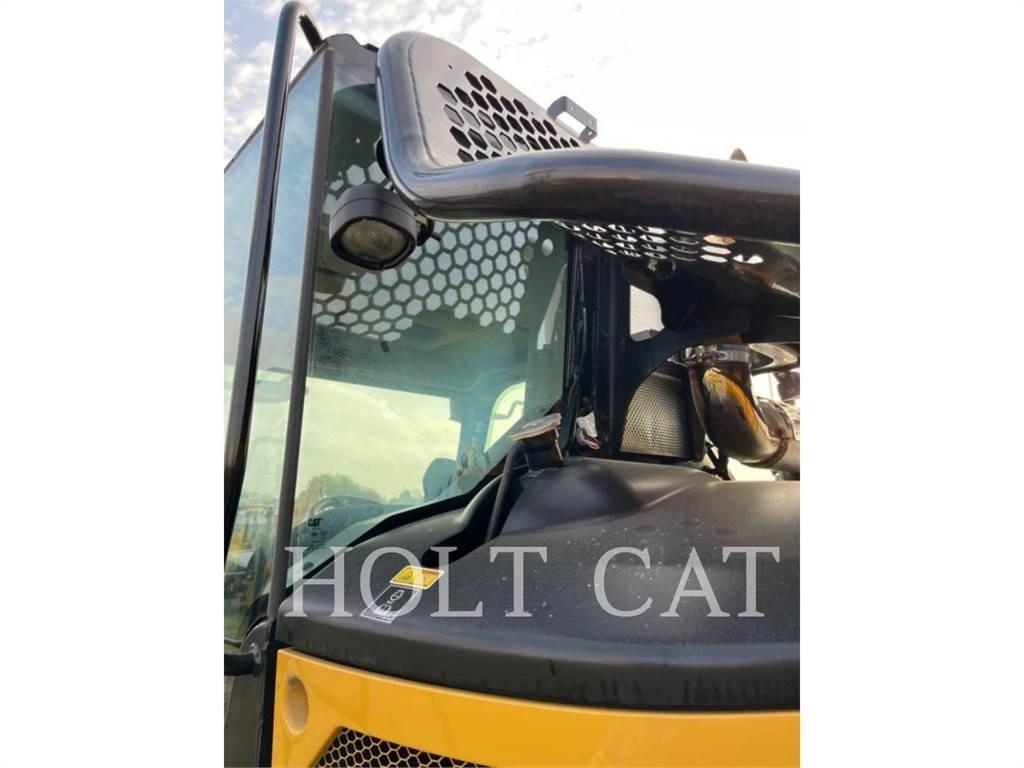 CAT 725 铰接式自卸车