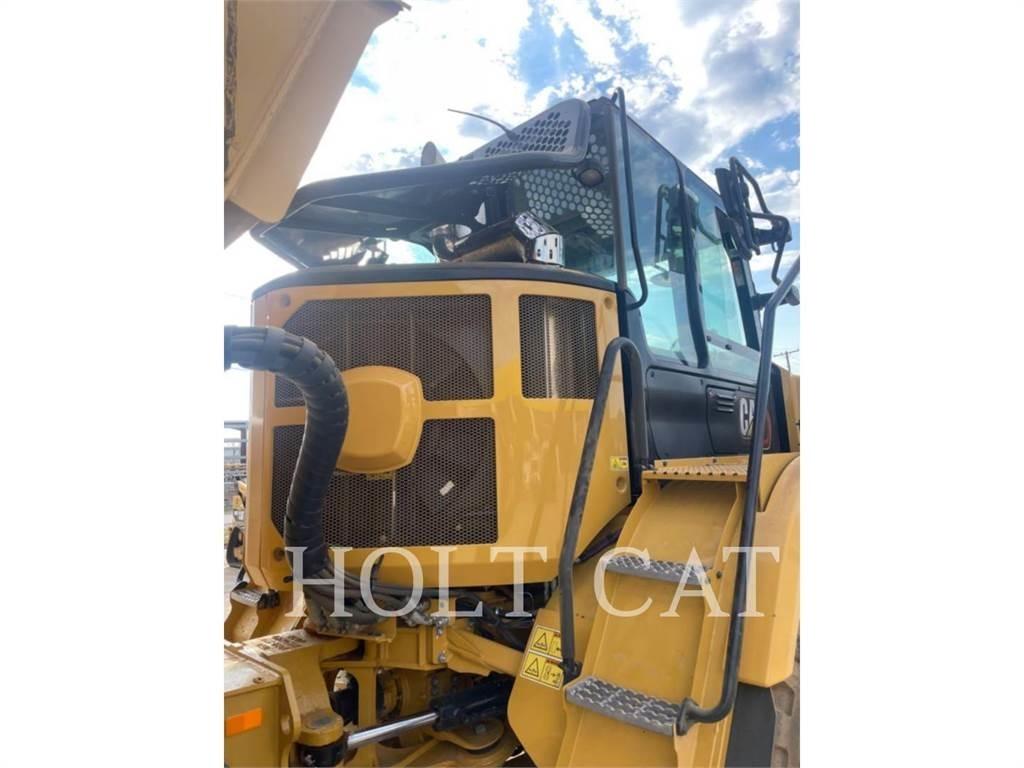 CAT 725 铰接式自卸车