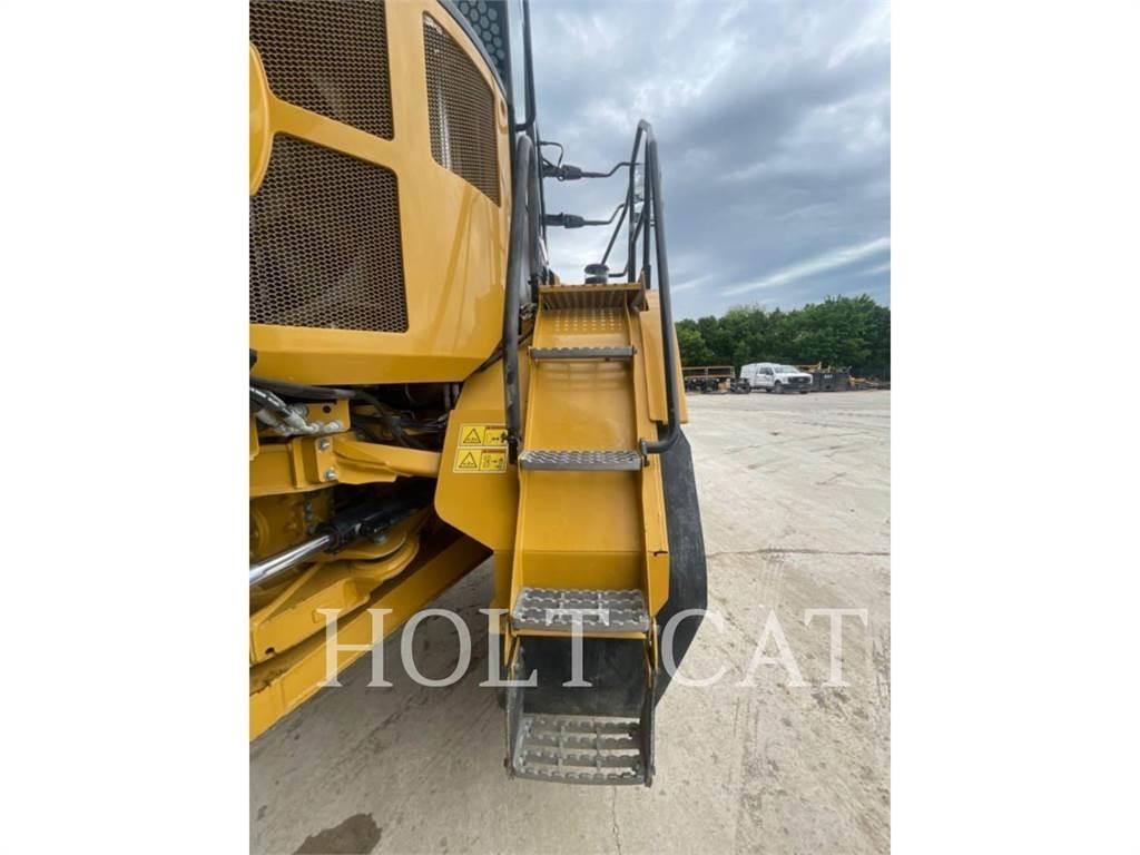 CAT 725 铰接式自卸车