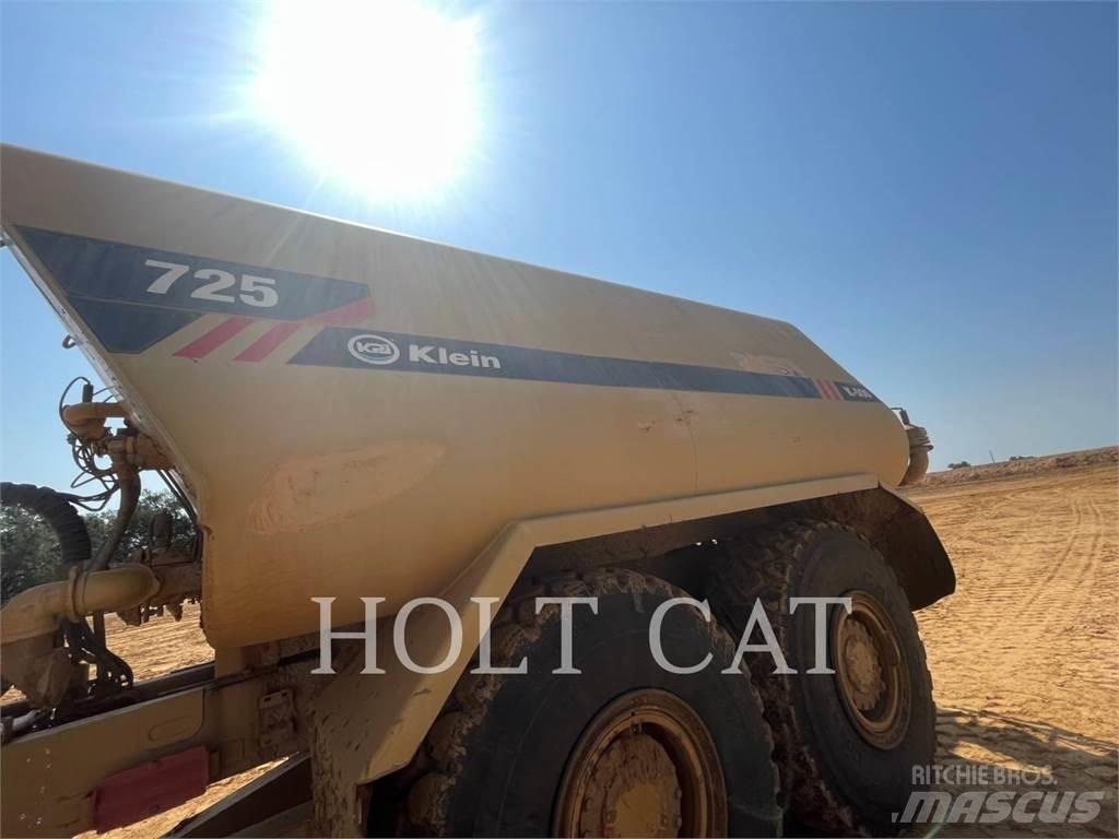 CAT 725 铰接式自卸车