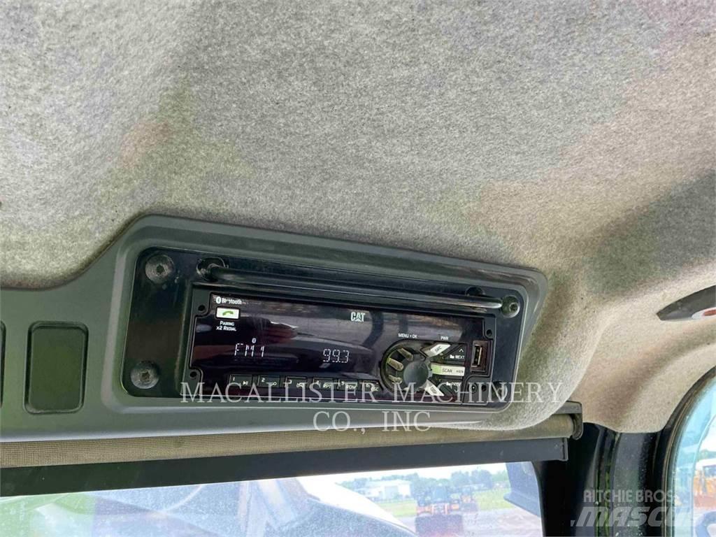 CAT 725 铰接式自卸车