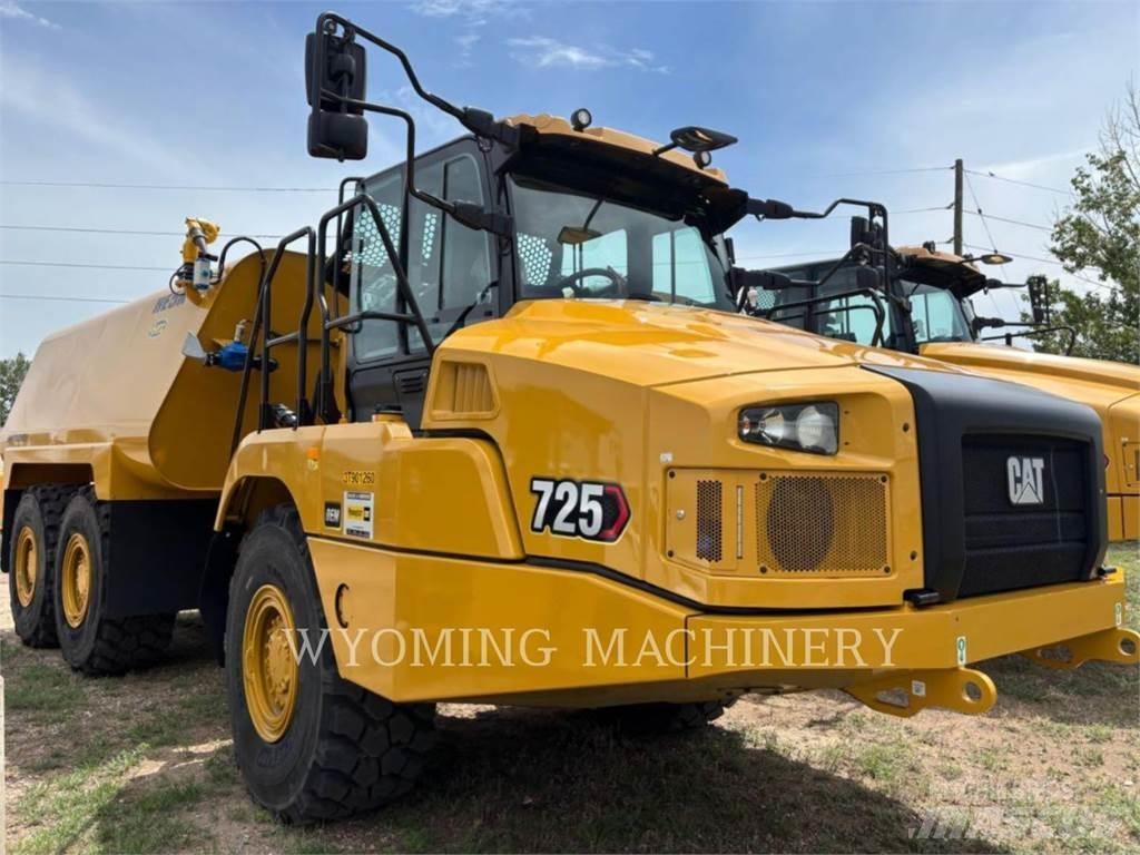 CAT 725 铰接式自卸车