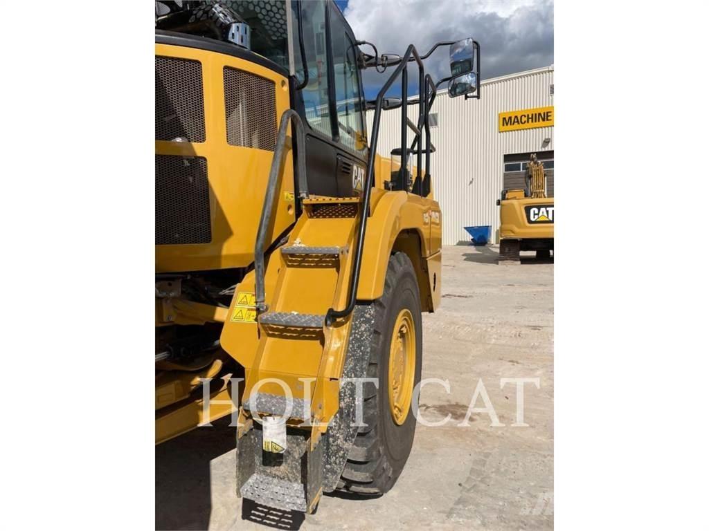 CAT 725 铰接式自卸车