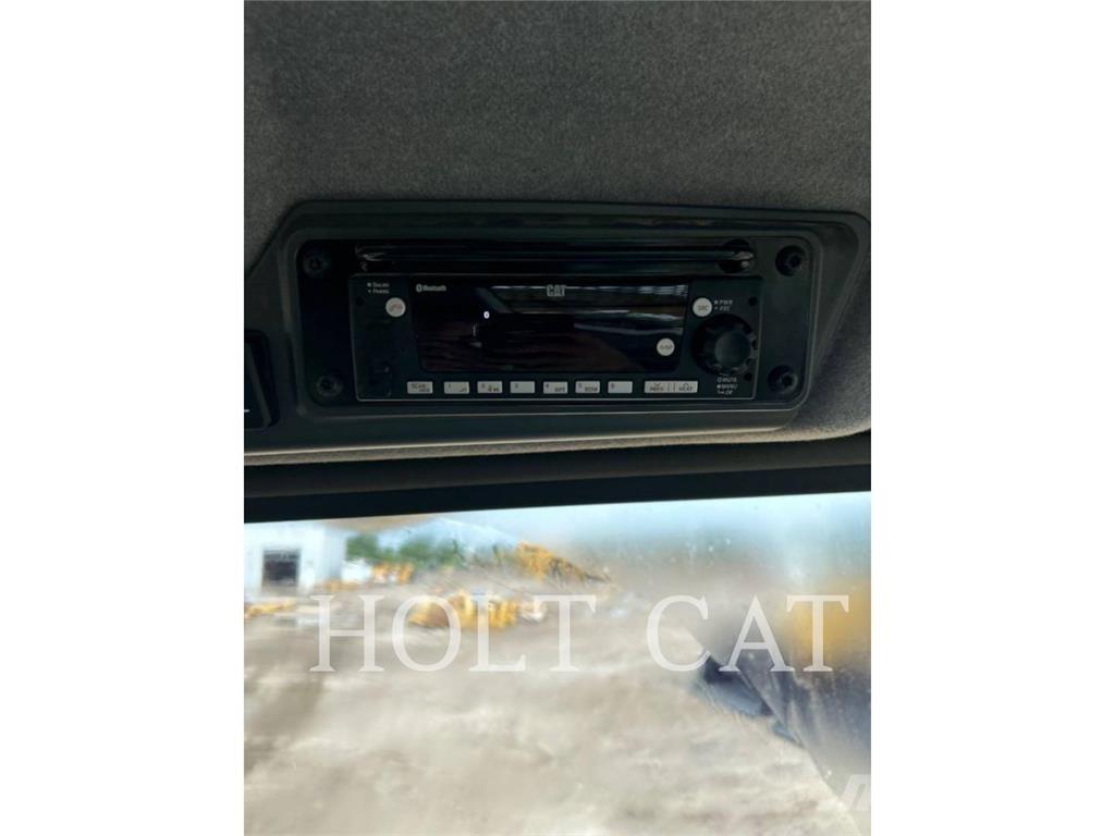 CAT 725 铰接式自卸车