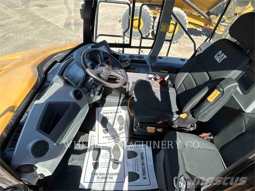 CAT 725 铰接式自卸车