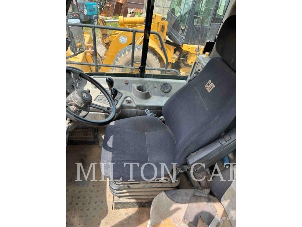 CAT 725 铰接式自卸车