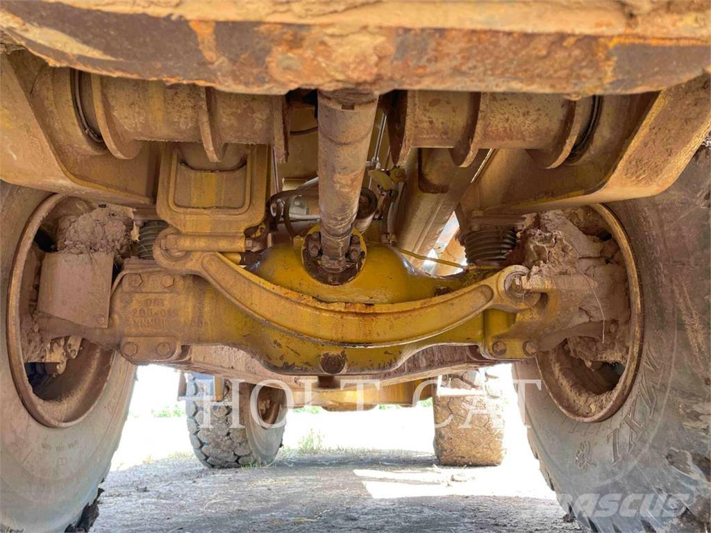 CAT 725 铰接式自卸车