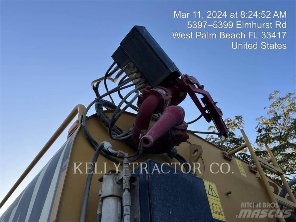 CAT 725 铰接式自卸车