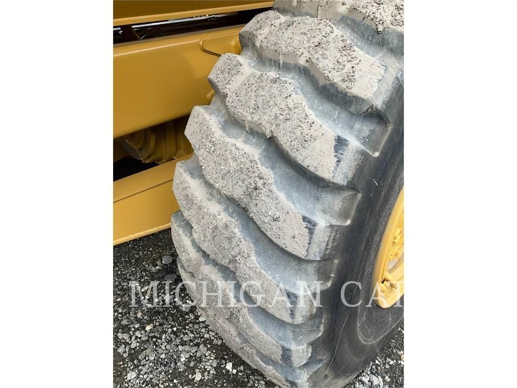 CAT 725 T 铰接式自卸车