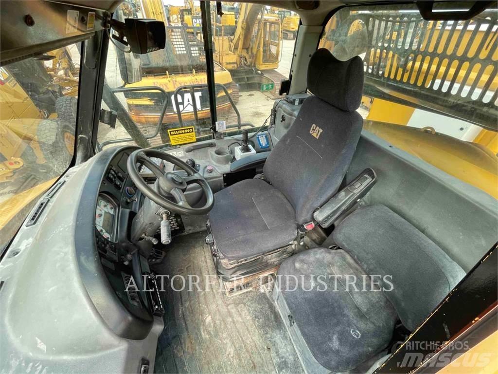 CAT 725 WT 铰接式自卸车