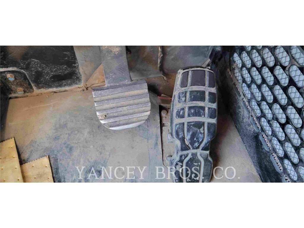 CAT 725 WT 铰接式自卸车