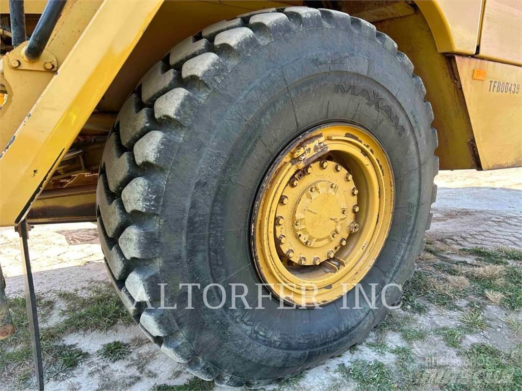CAT 725C 铰接式自卸车