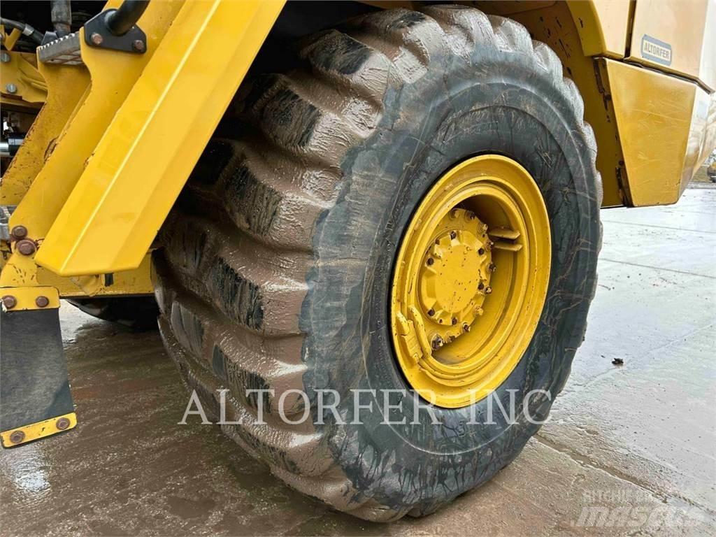 CAT 725C2 铰接式自卸车