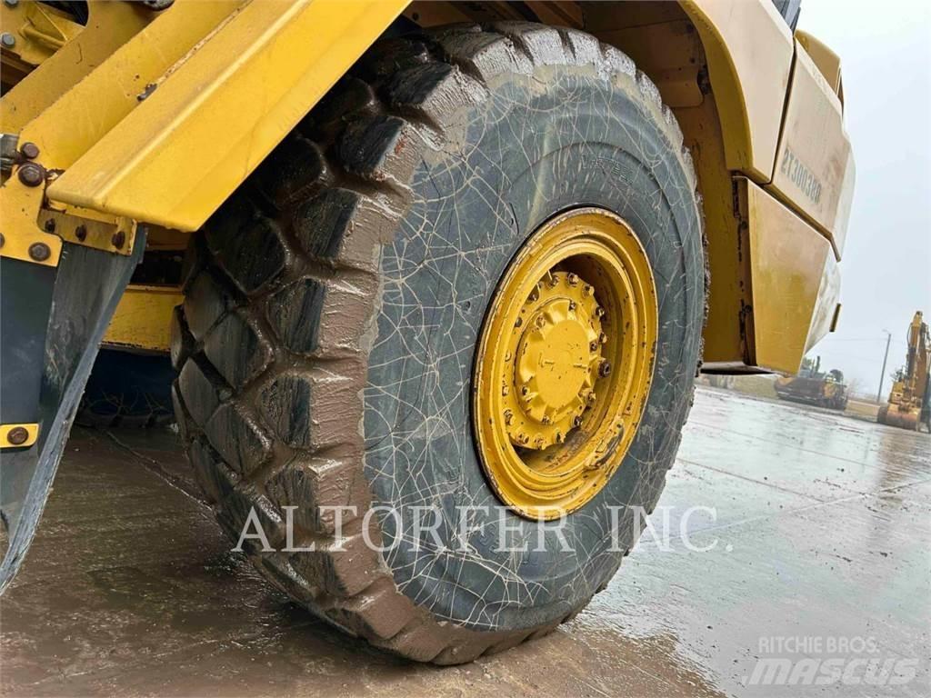 CAT 725C2 铰接式自卸车