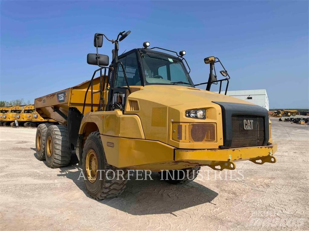CAT 725C2 铰接式自卸车