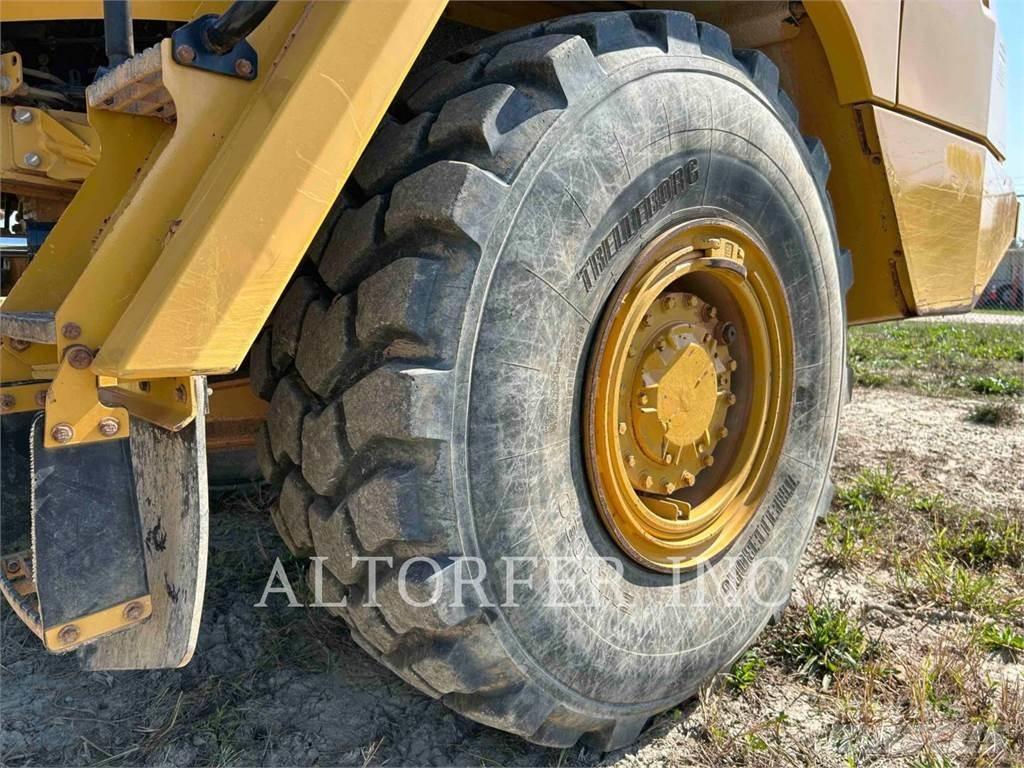 CAT 725C2 铰接式自卸车