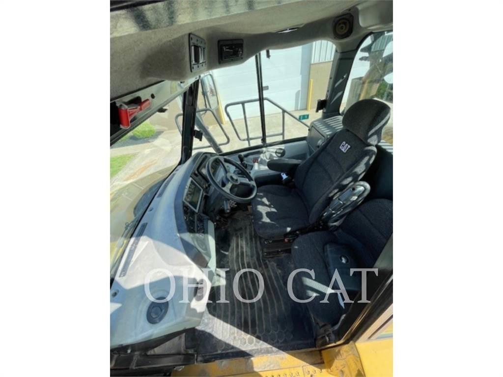 CAT 725C2 铰接式自卸车