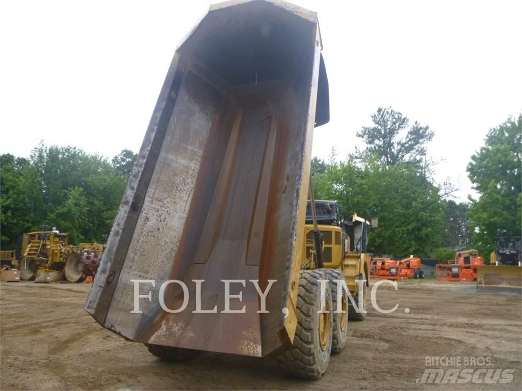 CAT 725C2 铰接式自卸车