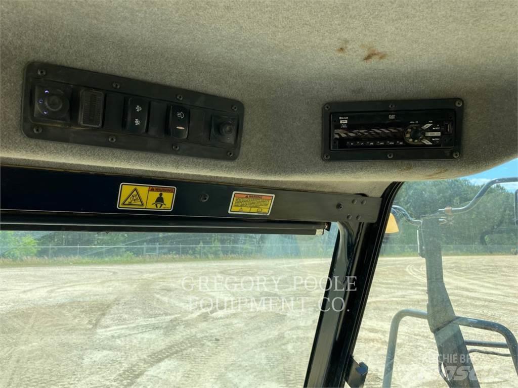 CAT 725C2 铰接式自卸车