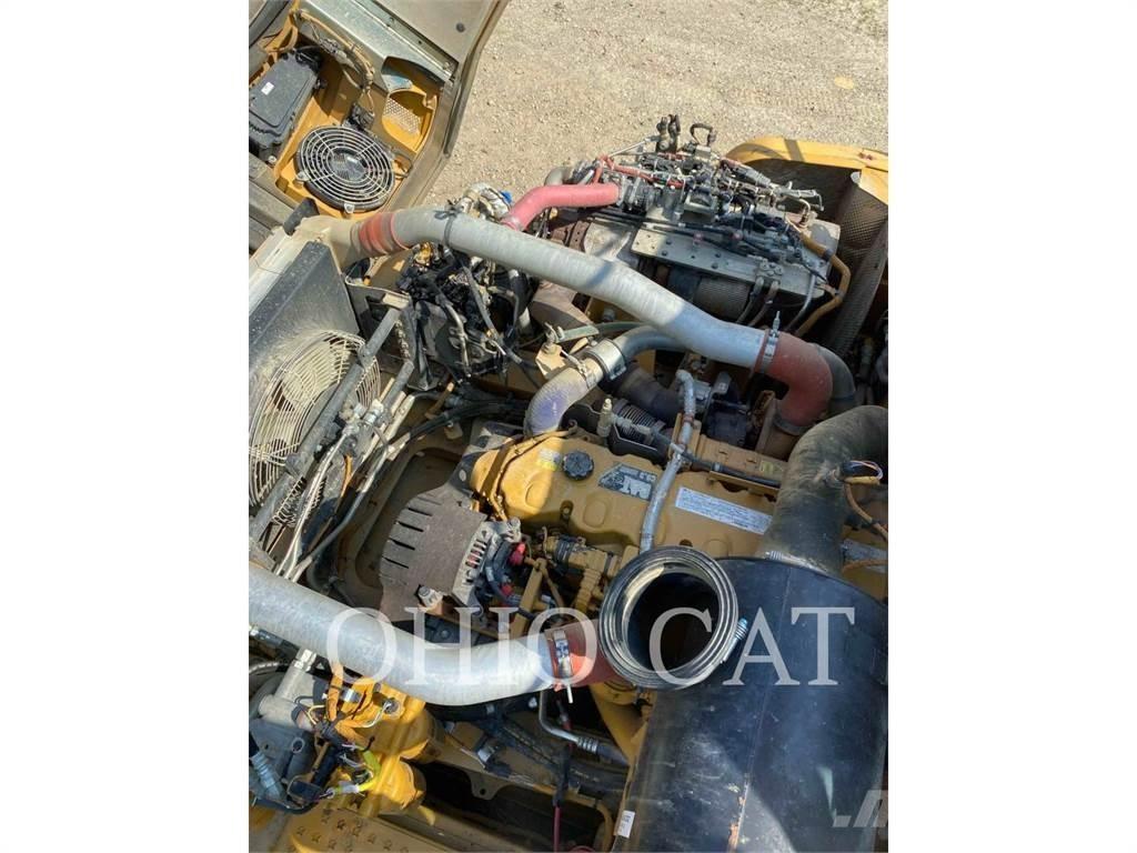 CAT 725C2 铰接式自卸车