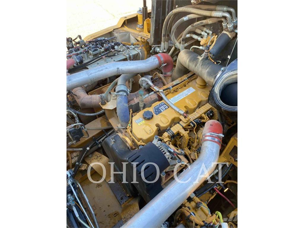 CAT 725C2 铰接式自卸车