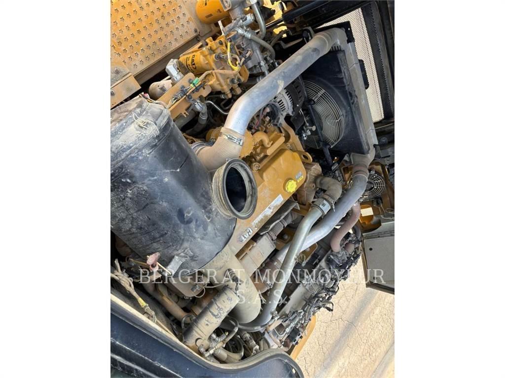 CAT 730 铰接式自卸车