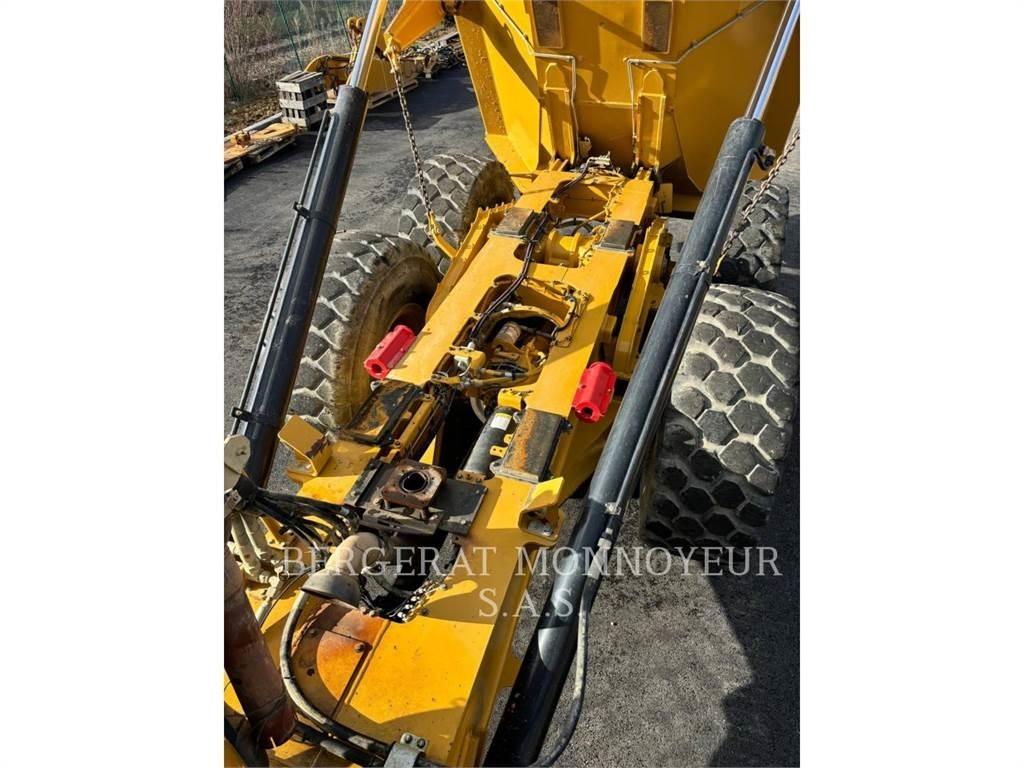 CAT 730 铰接式自卸车