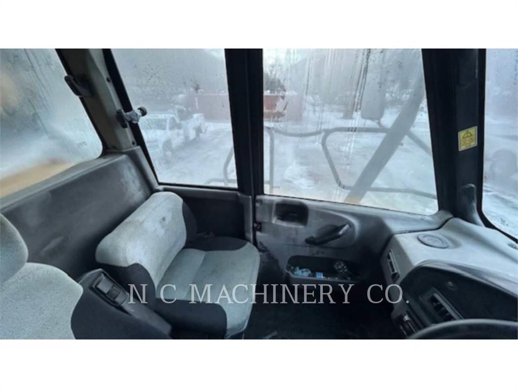 CAT 730 铰接式自卸车
