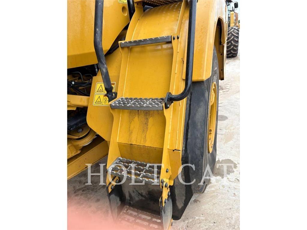 CAT 730 铰接式自卸车