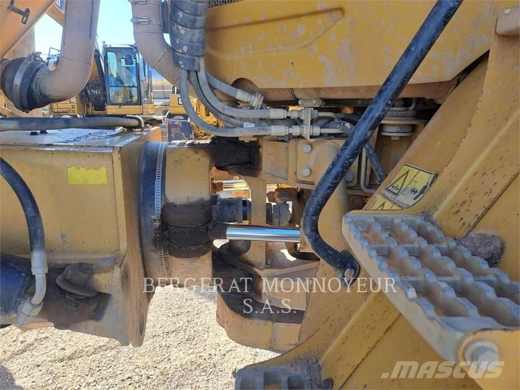 CAT 730 铰接式自卸车