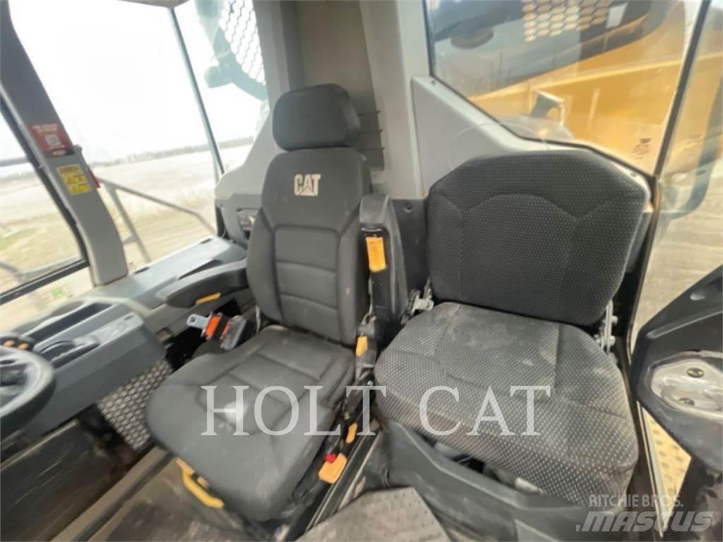 CAT 730 铰接式自卸车