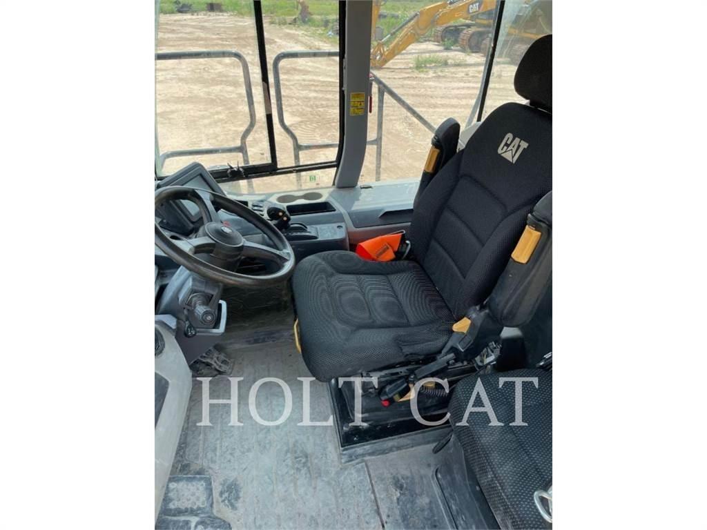 CAT 735 铰接式自卸车