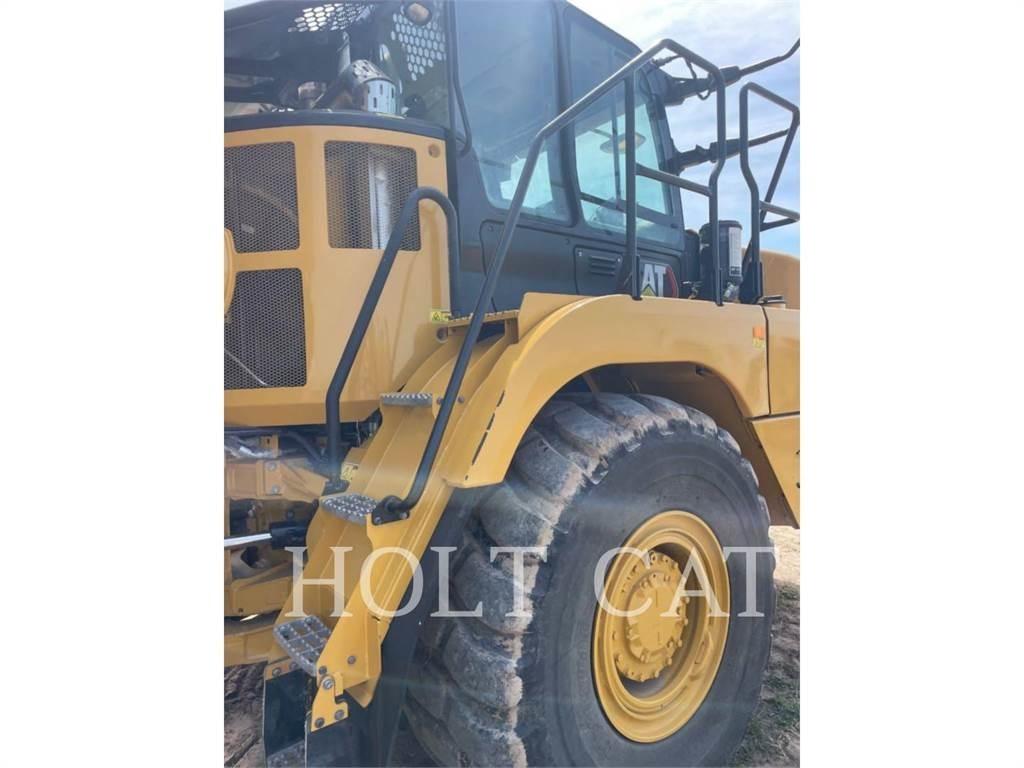 CAT 735 铰接式自卸车