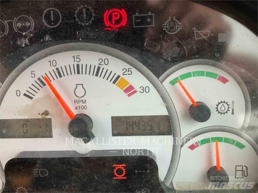 CAT 735 铰接式自卸车