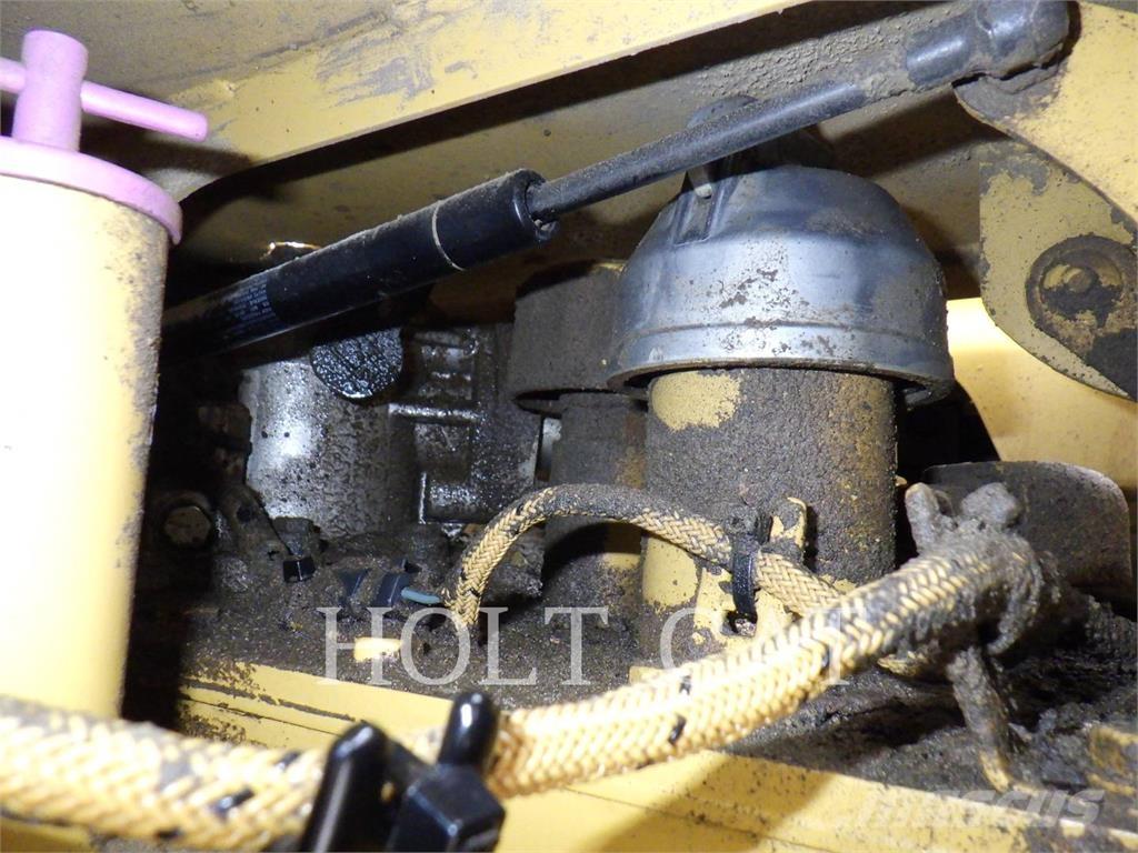 CAT 735 铰接式自卸车