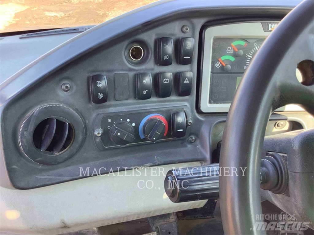 CAT 735C 铰接式自卸车