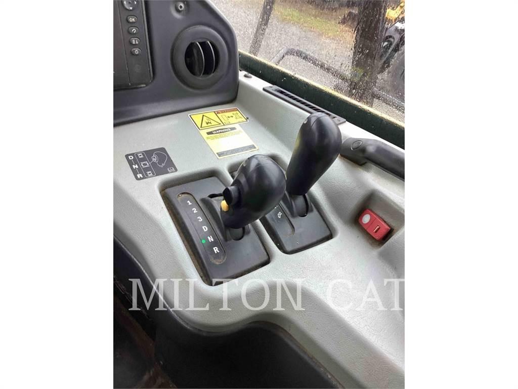 CAT 735C 铰接式自卸车