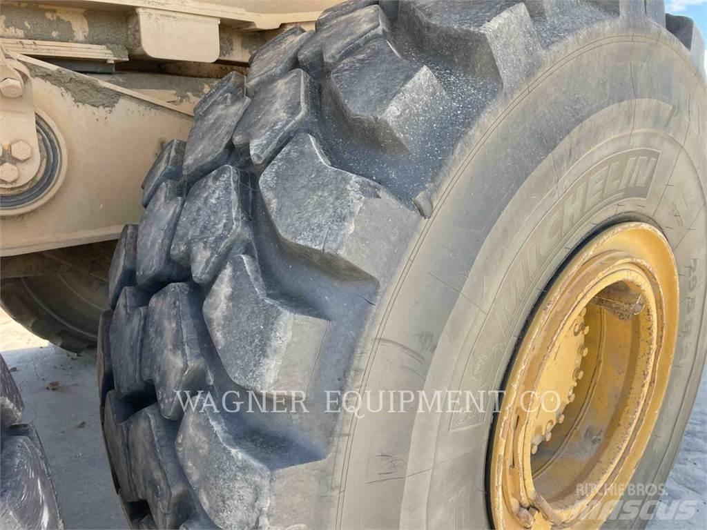 CAT 740 铰接式自卸车