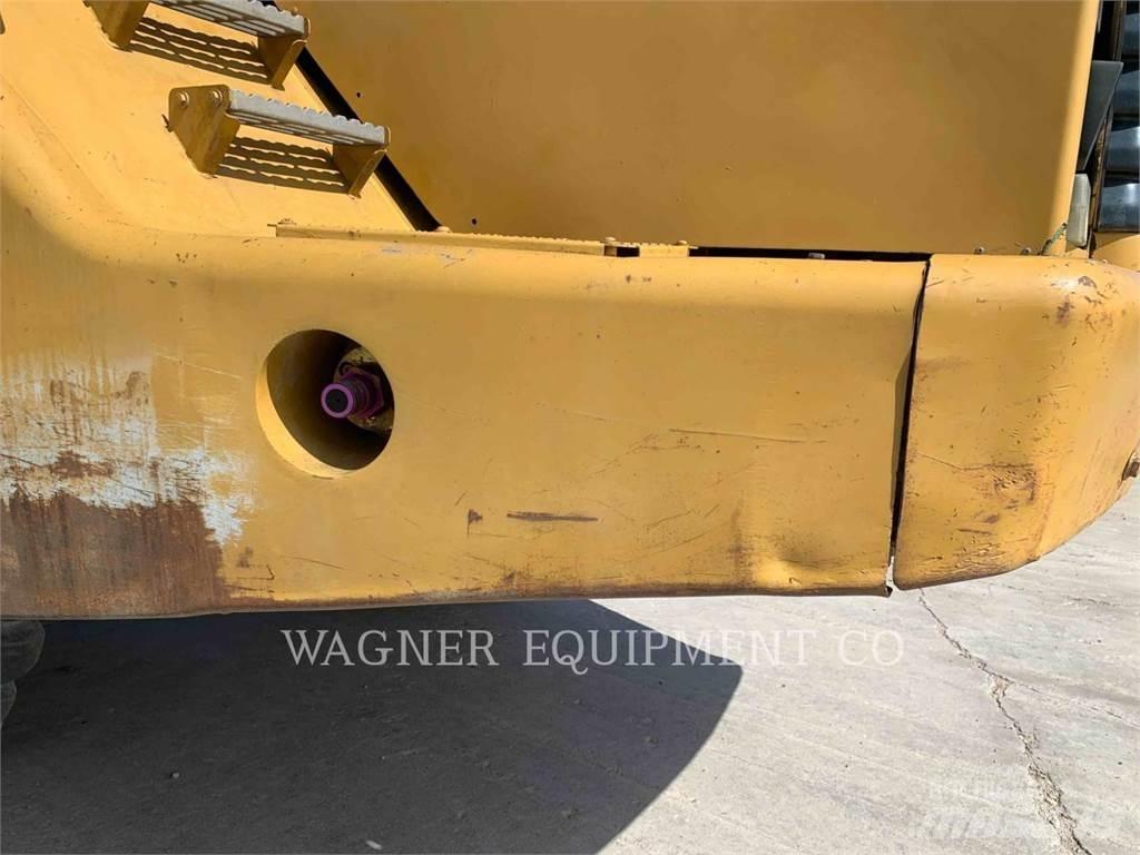 CAT 740 铰接式自卸车