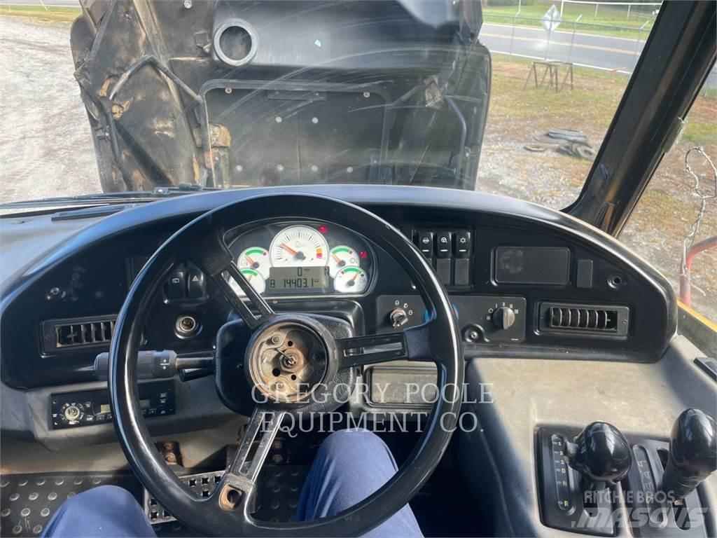 CAT 740 铰接式自卸车