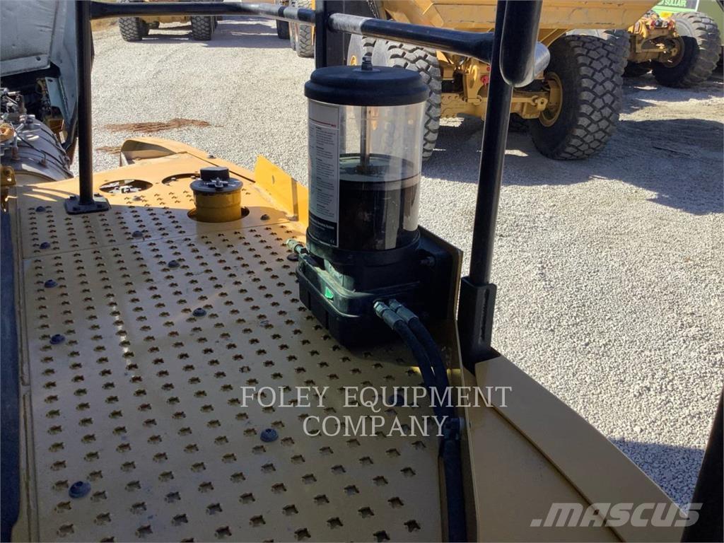 CAT 74004GC 铰接式自卸车